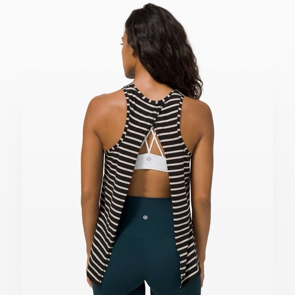 Lululemon All Tied Up Tank Size 4 🖤🩶 - Picture 3 of 10